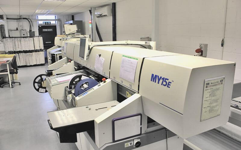 Surface mount pick and place machine 